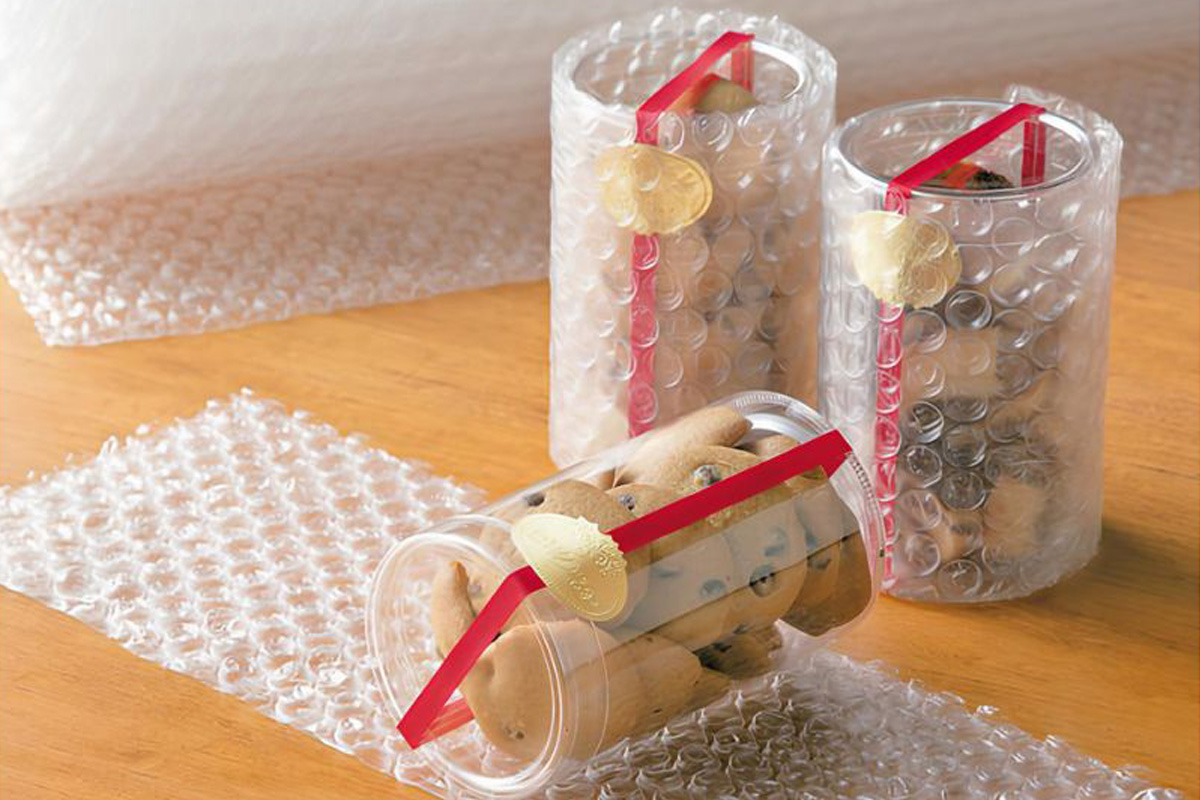 プチプチで梱包されたクッキー