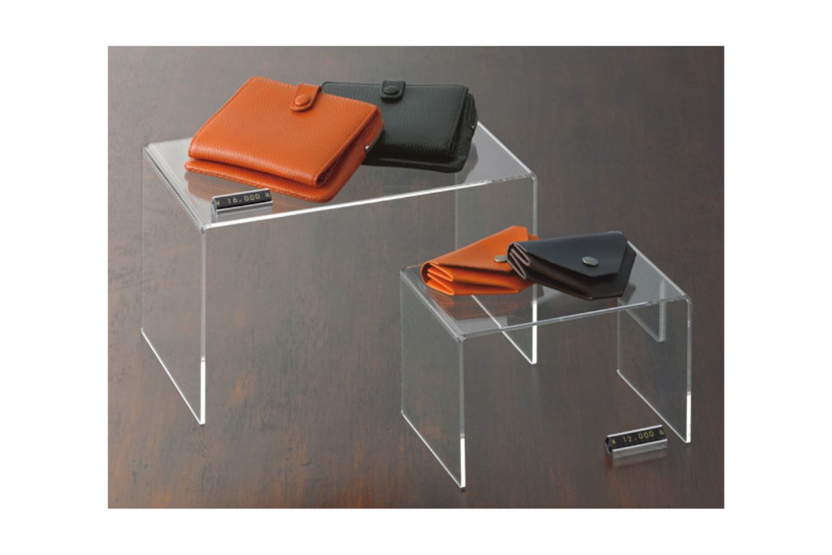 アスクルのアクリル製コの字型ディスプレイ