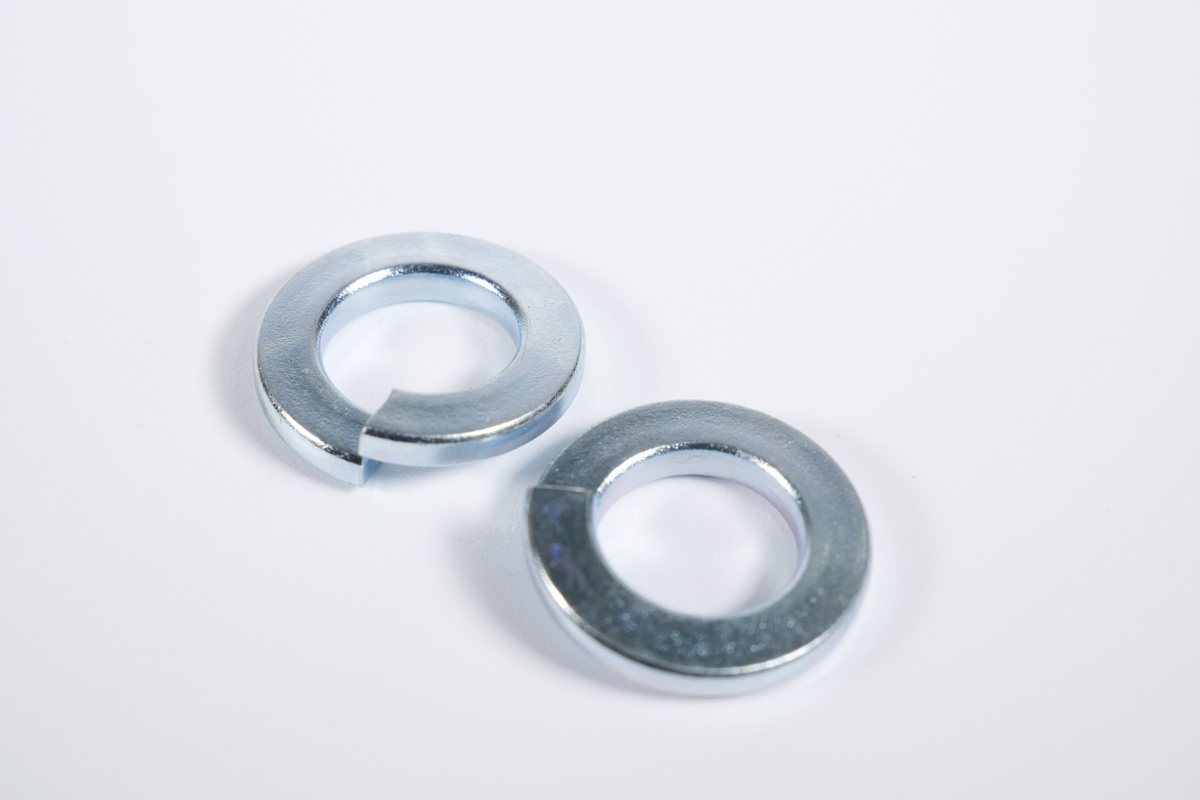 スプリングワッシャー（ばね座金）